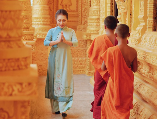 Với Phật giáo, tôi nghĩ triết học này vừa là phương tiện, vừa là cứu cánh; do vậy, trước khi đáp ứng tính ứng dụng, bản thân triết học Phật giáo đã hội đủ tính cơ bản (với tư cách của một ngành khoa học). Ảnh: NSND Bạch Tuyết.