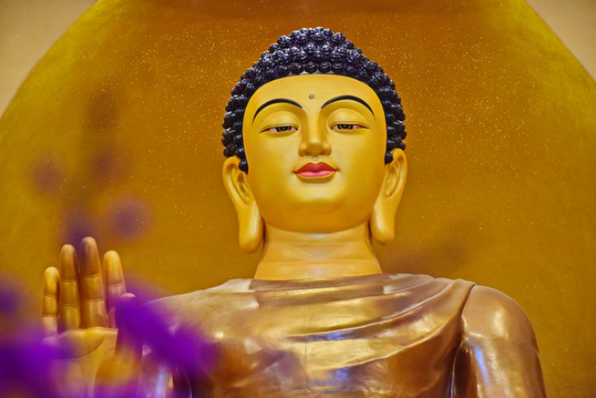 Đức Phật trong lịch sử, tức Phật Thích Ca Mâu Ni, hay Đức Phật Cồ Đàm (Gautama), sống cách đây khoảng 2.500 năm tại Ấn Độ.