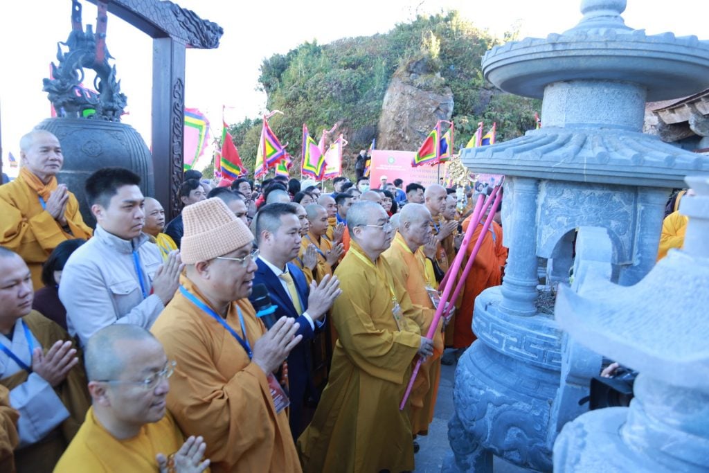 Đại lễ cầu quốc thái dân an trên đỉnh Fansipan 2