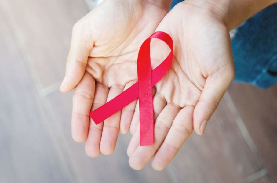 Một số phương pháp của Phật giáo có thể giúp người nhiễm HIV/AIDS ý thức về các tiêu cực hay những trạng thái tinh thần không lành mạnh như: giận dữ, buồn rầu, trầm cảm, lo lắng và để biết cách chuyển hóa các tiêu cực này cũng như cách nâng cao những tích cực bằng chính nỗ lực của người nhiễm HIV/AIDS.