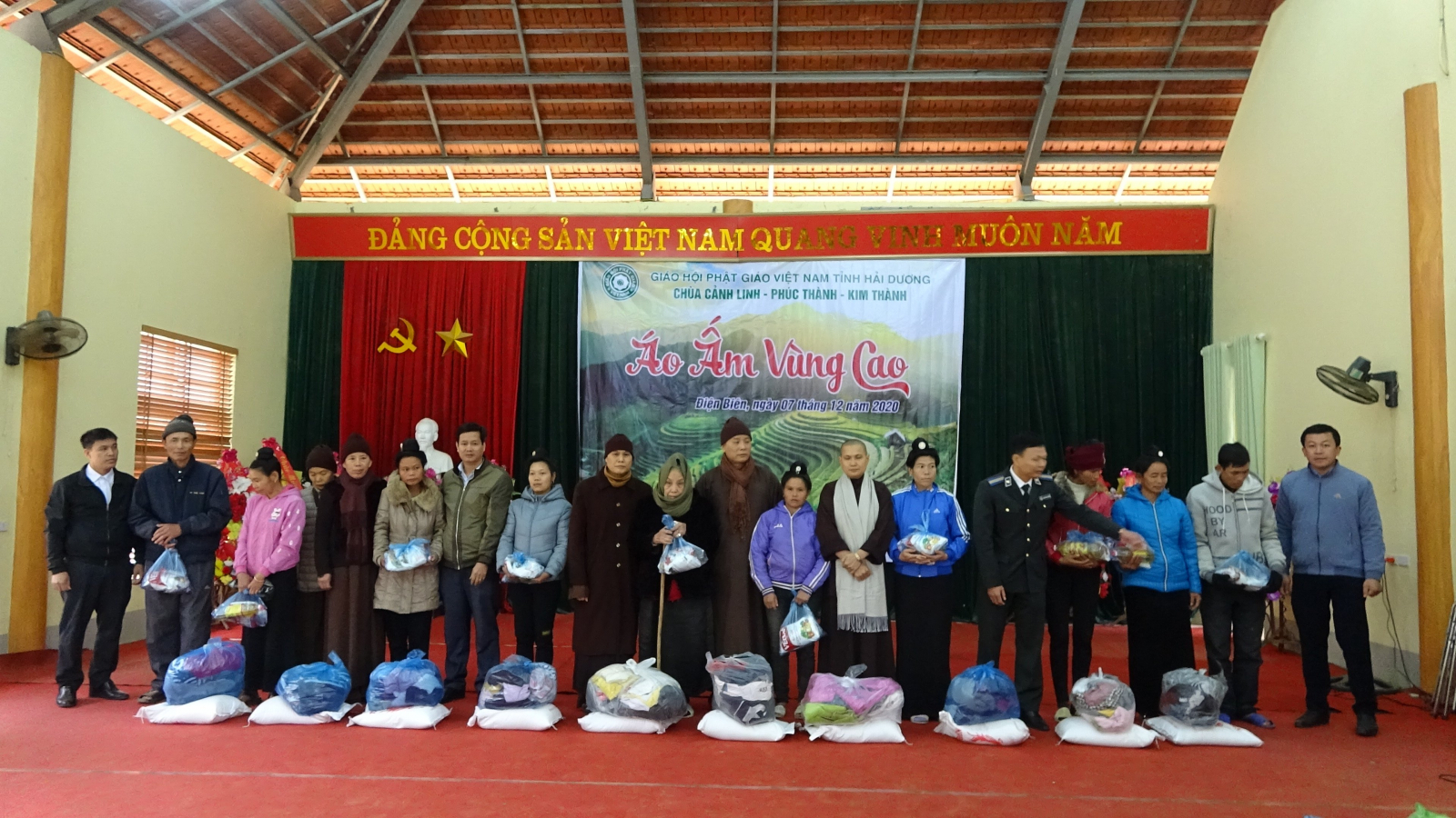 Chương trình từ thiện “Áo ấm vùng cao” của Chư Tăng, Ni Phật Giáo Hải Dương
