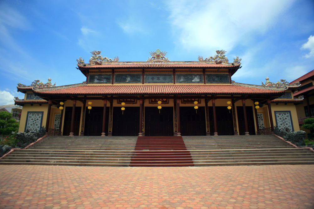 Trong cuộc chiến tranh giữa chúa Nguyễn và nhà Tây Sơn, chùa Ấn Tôn bị hư hại nặng như nhiều ngôi chùa khác trong vùng. Đến năm 1813, chùa mới được tái thiết.