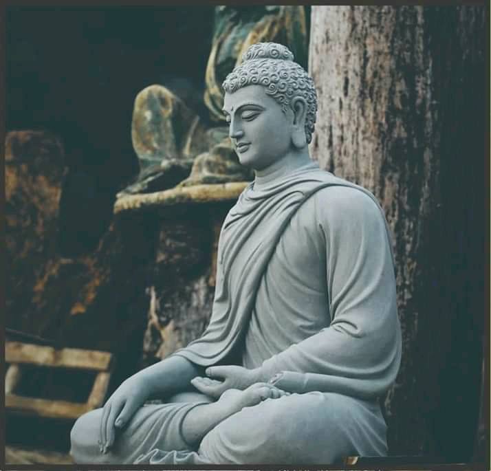 : “Tâm tức Phật, không cần tu thêm nữa, niệm tức là bụi đời, không vướng mắt một điểm nào, trần và niệm vốn tịnh, nên nói là như như bất động. Đó là Phật thân, Phật thân tức là thân ta vậy, không có hai tướng. Tướng và tưởng không phải là hai, lặng lẽ thường hằng, tồn tại mà không biết, đó là Phật sống.”