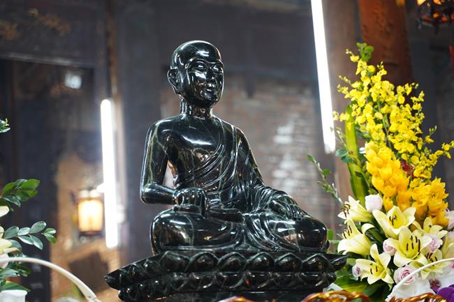 Tôn tượng Phật hoàng Trần Nhân Tông.