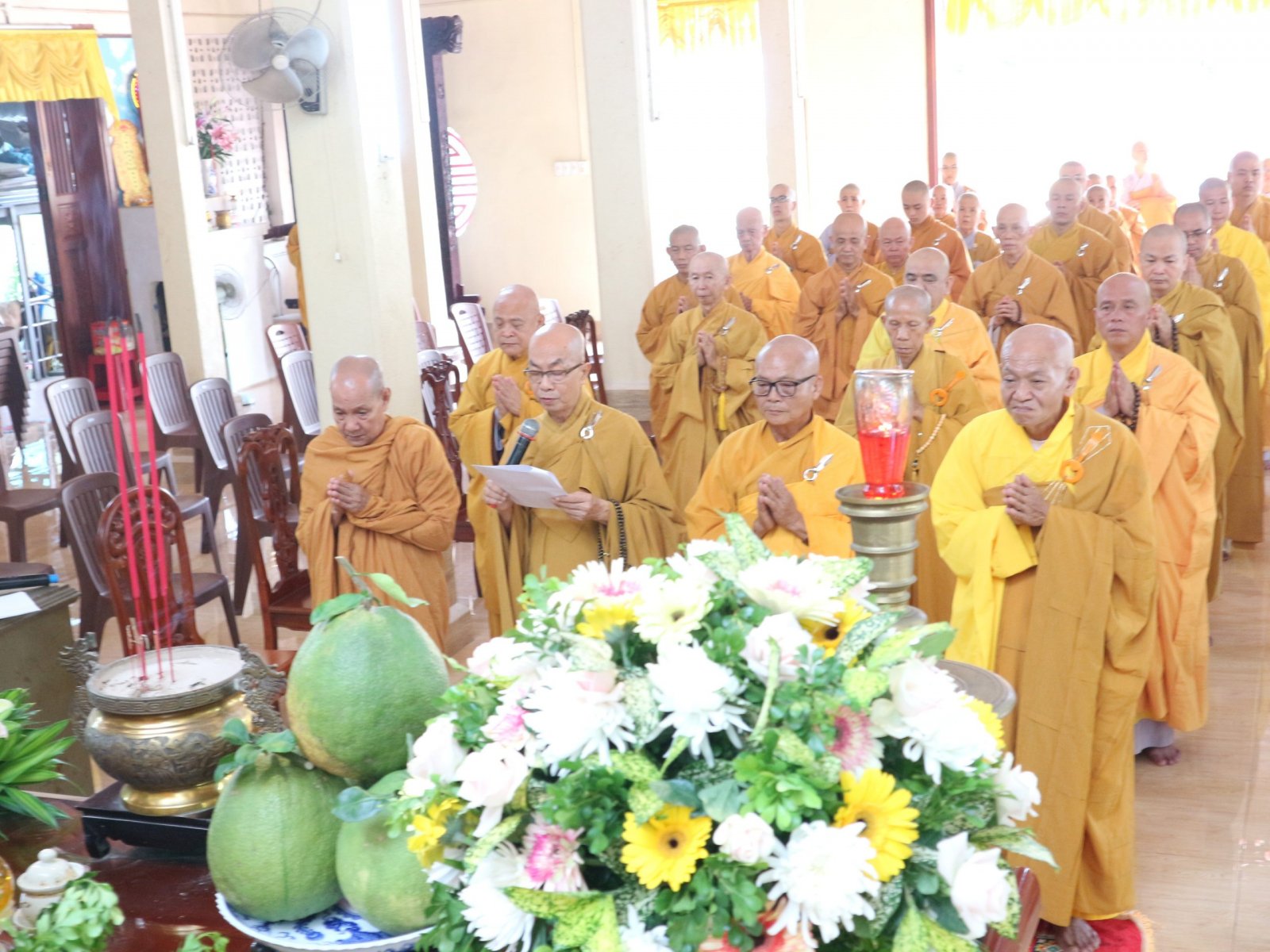 HT. Thích Nhựt Tấn tuyên đọc “Văn Tưởng niệm Đức vua – Phật hoàng Trần Nhân Tông nhập Niết bàn”.