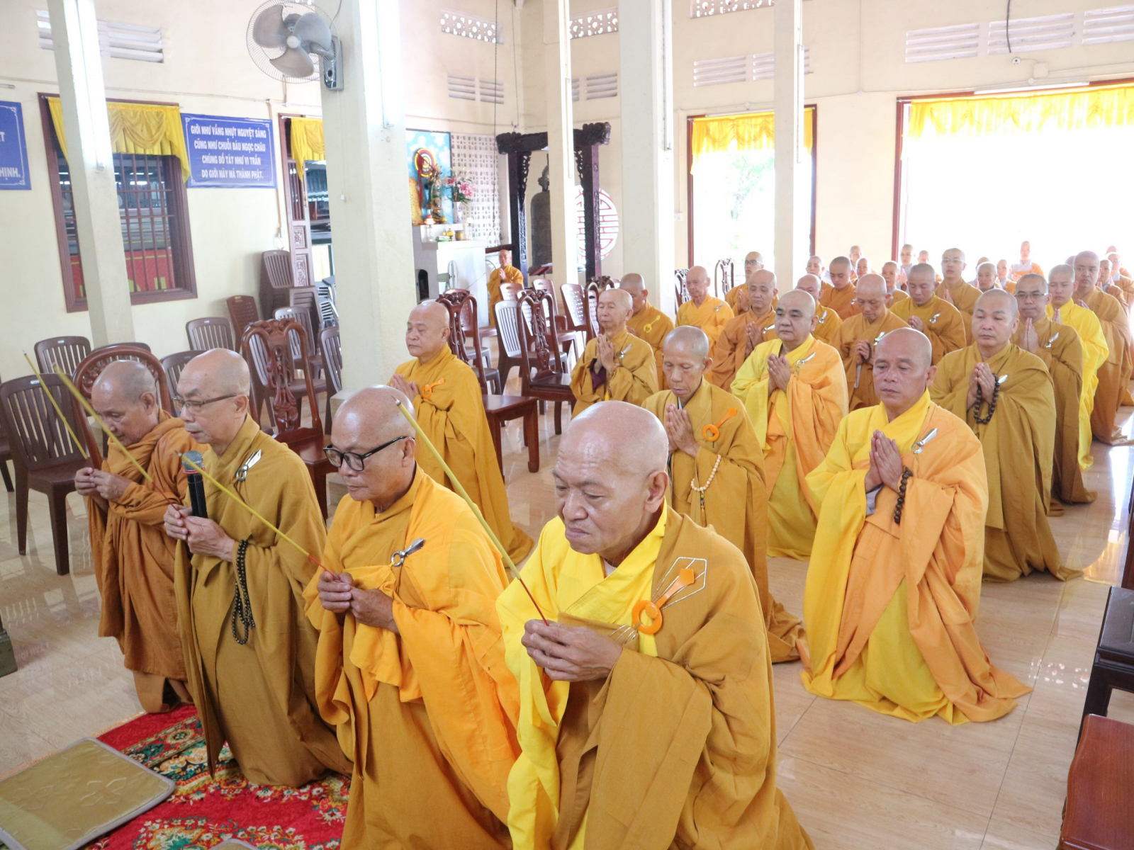 ben-tre-ban-tri-su-ghpgvn-tinh-trang-nghiem-tuong-niem-lan-thu-709-nam-duc-vua-phat-hoang-tran-nhan-tong-nhap-niet-ban-330360-20