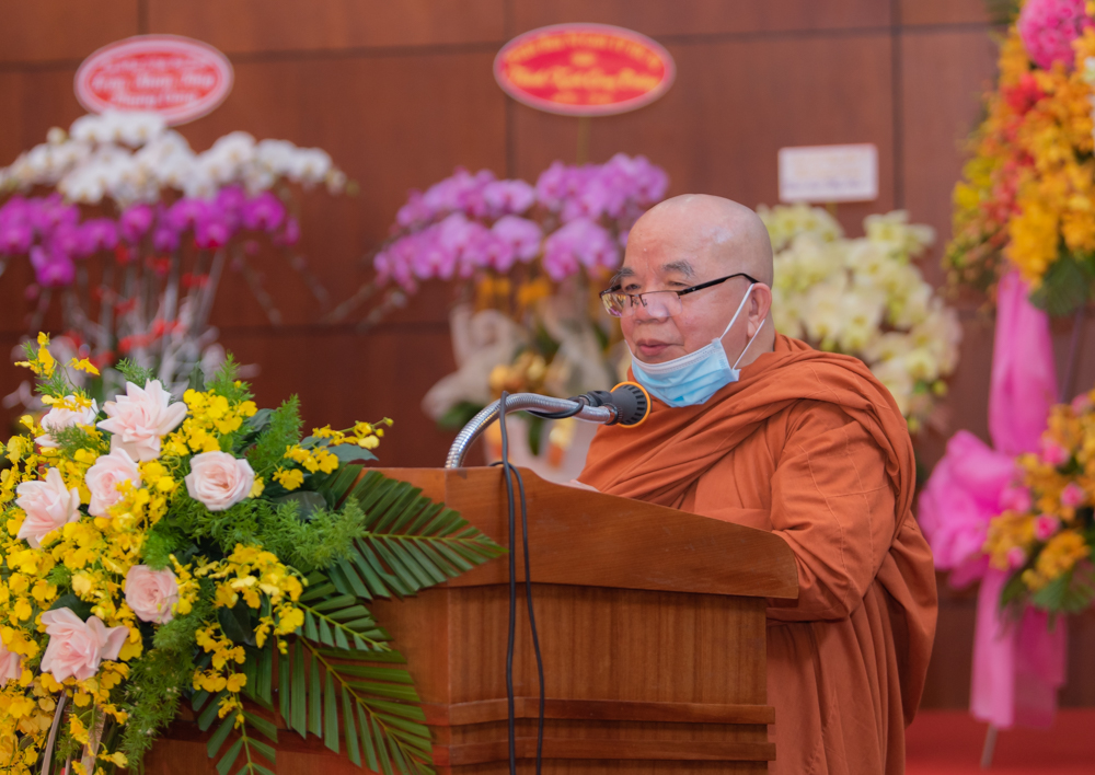 HT.Thích Thiện Tâm cung tuyên tiểu sử Đức Phật hoàng Trần Nhân Tông