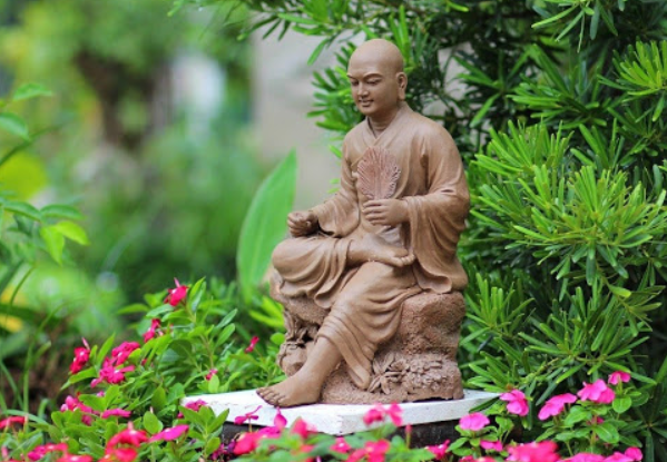 Trong con người và sự nghiệp của Phật hoàng Trần Nhân Tông, Đạo và Đời luôn hòa quyện vì hạnh phúc muôn dân.