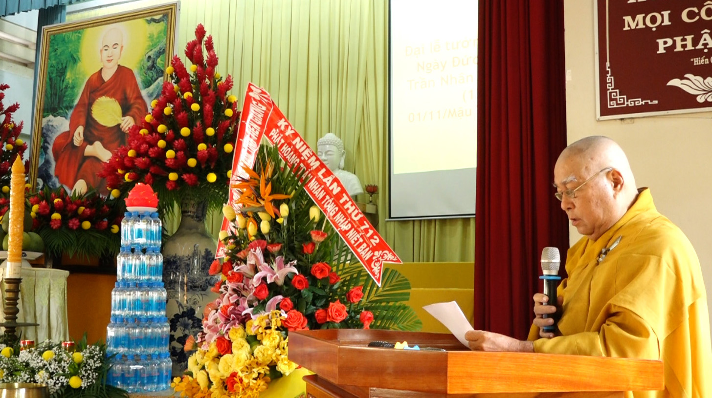 HT.Thích Huệ Minh – Ủy viên HĐTS, Trưởng BTS GHPGVN tỉnh Tiền Giang cung tuyên Tiểu sử Đức Phật Hoàng Trần Nhân Tông