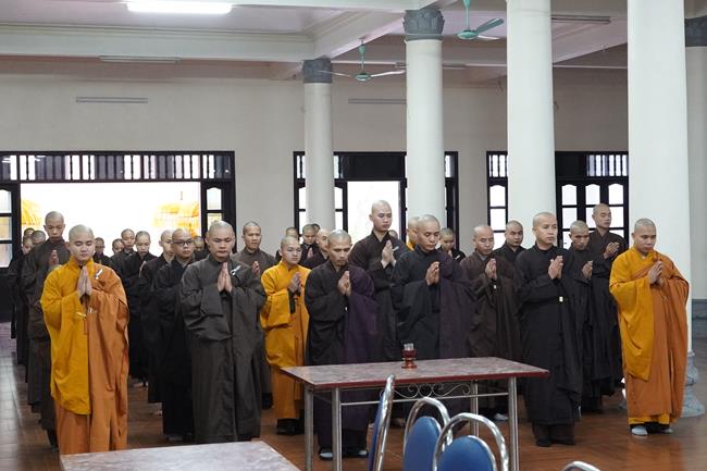 Chư vị giới tử thọ cầu Giới Pháp.