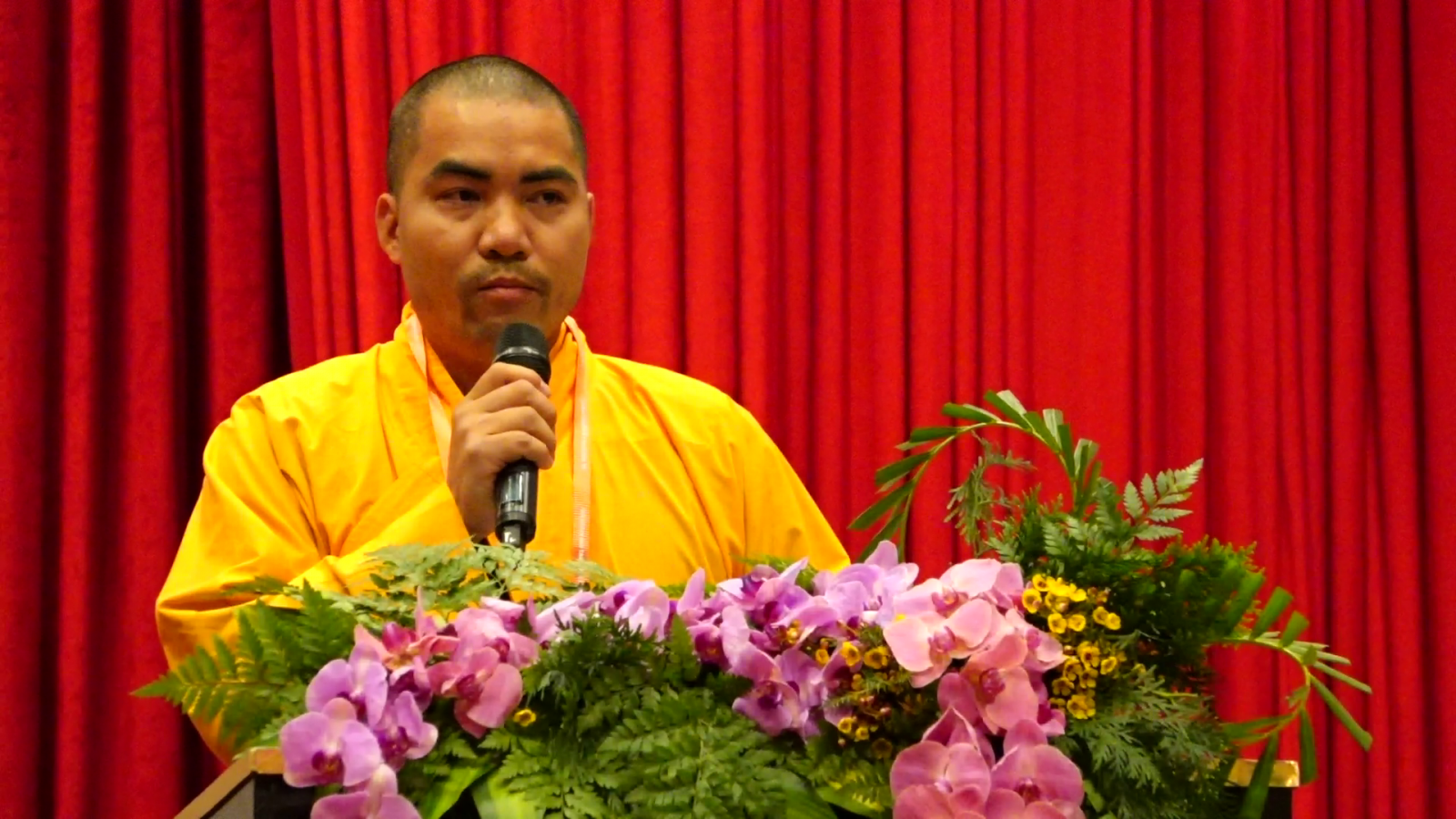 ĐĐ. Thích Chánh Thuần, phát biểu thông qua báo cáo công tác tổ chức.