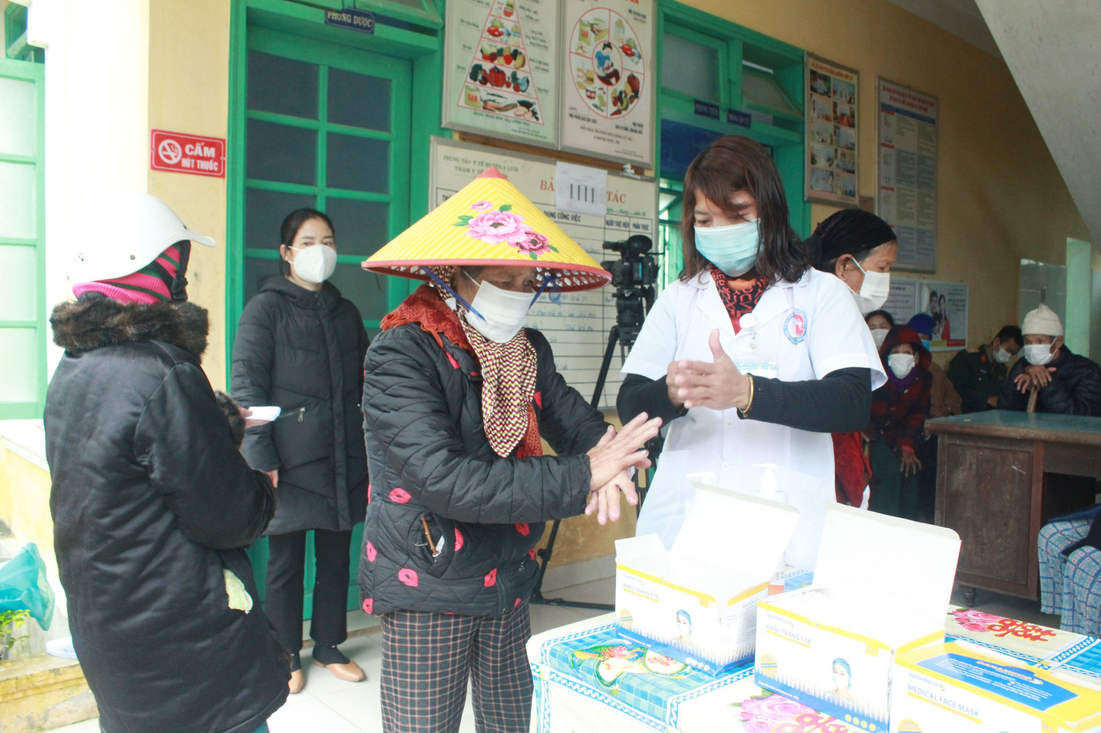 Hướng dẫn cho bà con: khử khuẩn tay