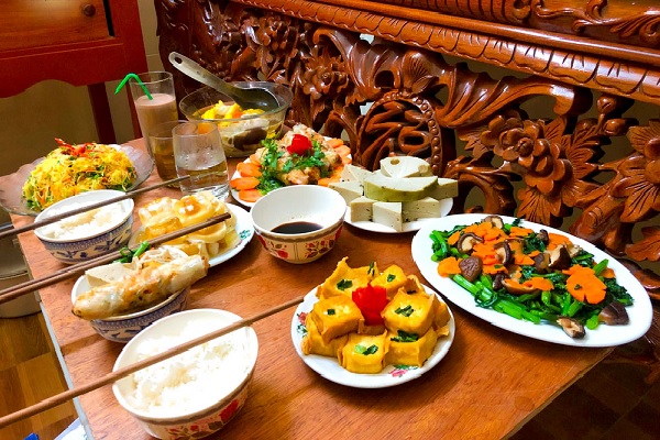 Đây là cả một bề dày văn hóa của một dân tộc trọng ân nghĩa, một nét đẹp cần được trân trọng và gìn giữ.