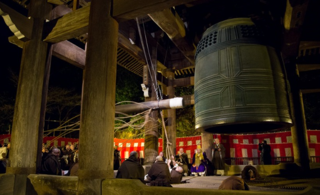 Truyền thống đánh 108 tiếng chuông trong đêm giao thừa ở các ngôi chùa của Nhật  Bản