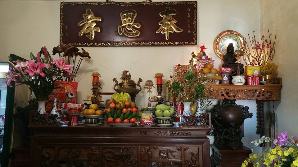 Hoa sen thờ đồng là biểu tượng của sự thanh tịnh và sự tuyệt vời, là sự lựa chọn hoàn hảo để trang trí bàn thờ Phật trong ngày Tết Nguyên Đán