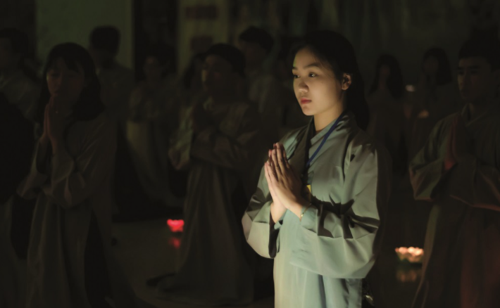 Muốn sống hạnh phúc thì phải áp dụng lời Phật dạy vào đời sống hàng ngày.