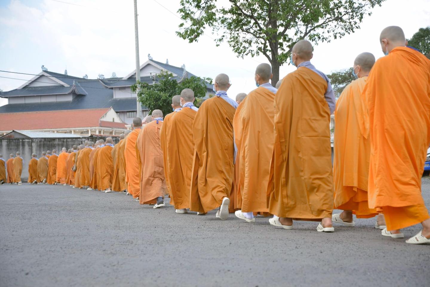 Tu sĩ Phật giáo là người từ bỏ nếp sống thế tục, còn gọi là người xuất gia, khép mình trong nếp sống đạo đức và hành trì theo pháp môn đã được Đức Phật thuyết định.