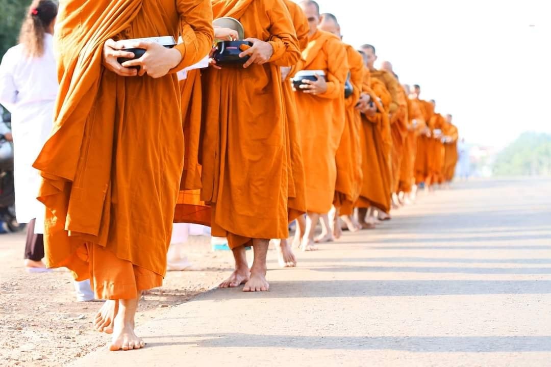 Mối quan hệ giữa tu sĩ và cư sĩ được hình thành trước khi Đức Phật thành đạo.
