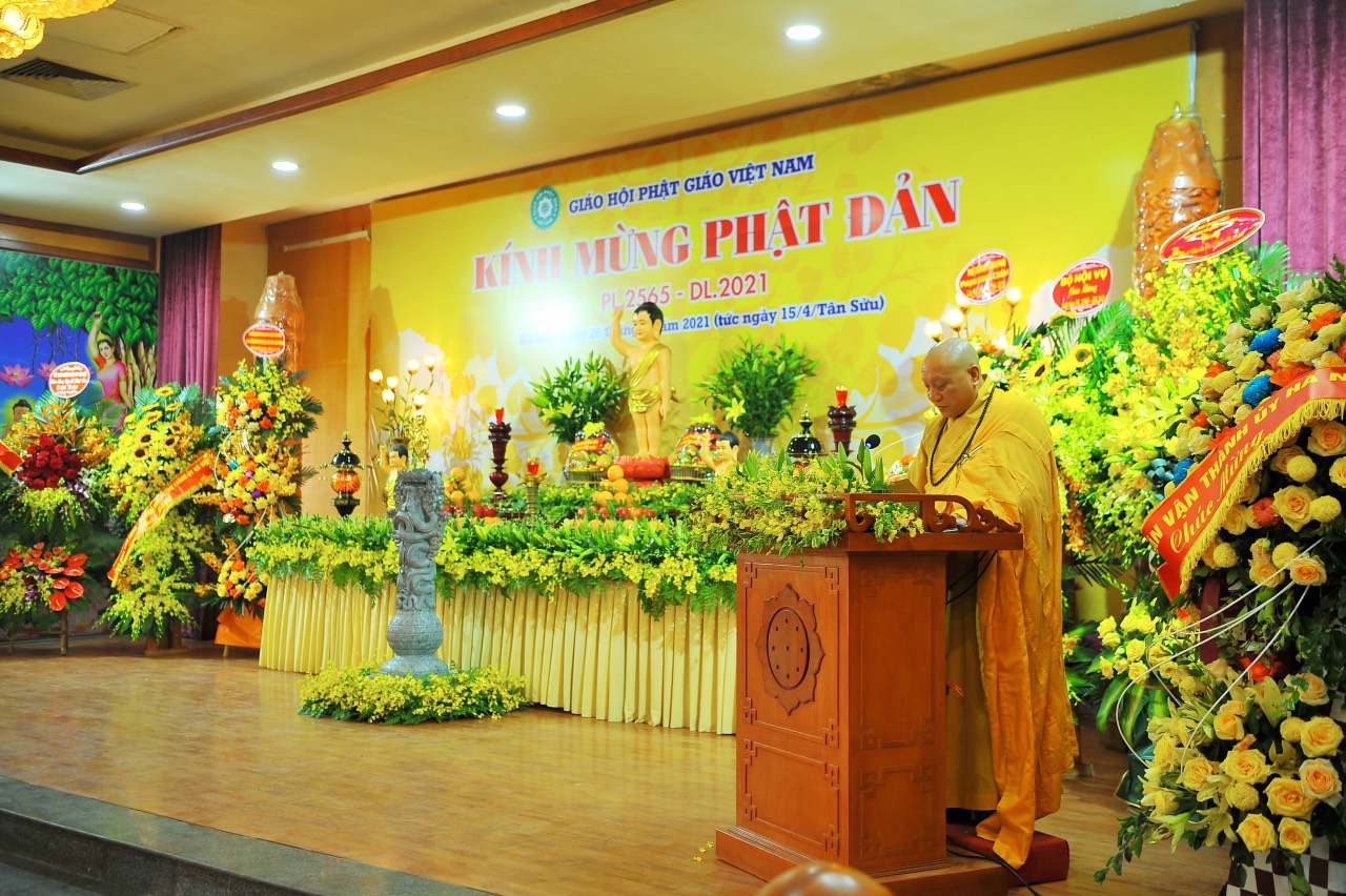 Hòa thượng Thích Gia Quang đọc Diễn văn kính mừng Phật đản Phật lịch 2465 của Hòa thượng Chủ tịch Hội đồng Trị sự GHPGVN
