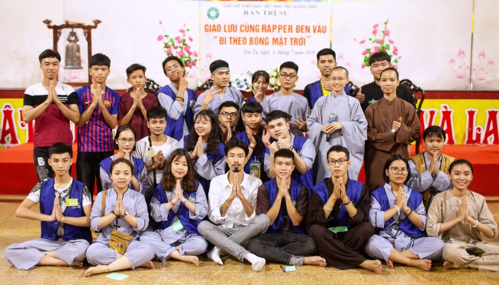 Giao lưu với ca sỹ Đen Vâu