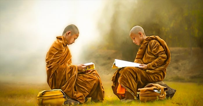 Dù bạn theo truyền thống nào đi nữa, điểm quan trọng mà bạn phải chú ý là tụng kinh để hiểu và ứng dụng lời Phật dạy vào trong cuộc sống. Ảnh minh họa.