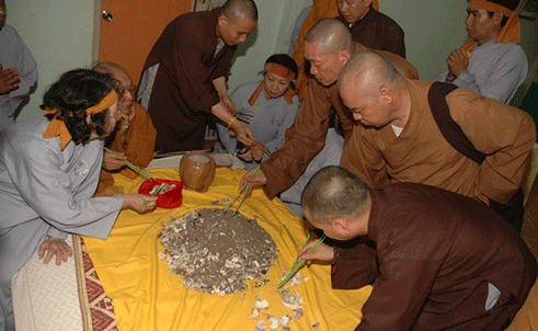 Ngọc xá lợi của Đại lão Hòa thượng Thích Từ Nhơn, nguyên Phó chủ tịch thường trực Hội đồng Trị sự Giáo hội Phật giáo Việt Nam