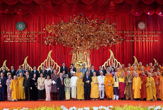 Tôn giáo của tương lai sẽ là một Tôn giáo toàn cầu, vượt trên mọi thần linh, giáo điều và thần học.