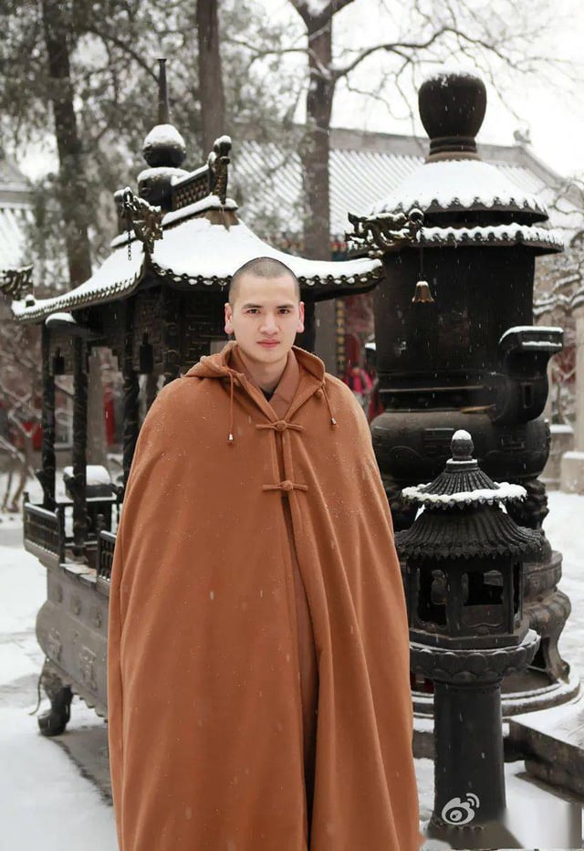 Sư Thích Minh Tâm thường được mọi người gọi là 'Nhà sư đẹp trai nhất Trung Quốc'. Ảnh: Weibo