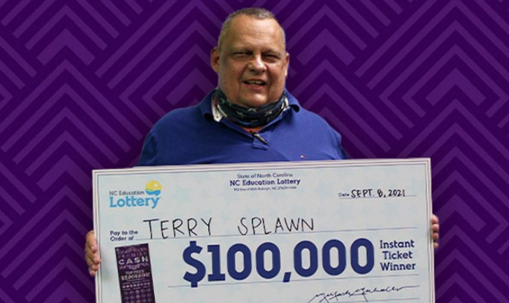 Terry Splawn nhận phần thưởng 100.000 USD hôm 8/9. Ảnh: NCEL.
