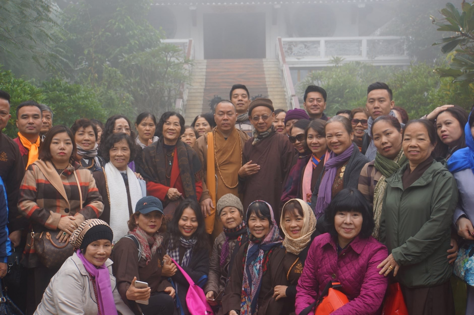 Thầy Thích Huyền Diệu và đoàn Phật tử Việt Nam tại chùa Việt Nam Phật Quốc Tự