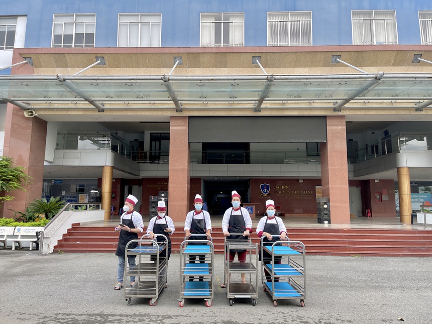 Bếp hoạt động theo mô hình khép kín, định kỳ 3 ngày các thành viên sẽ được test nhanh Covid-19 để đảm bảo an toàn. Ảnh: Kiengcan.