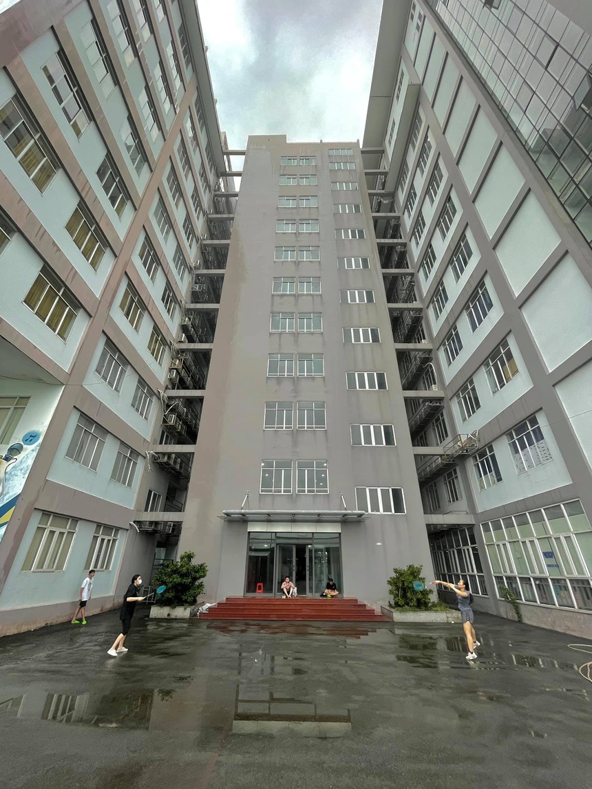 Tham gia hoạt động thể chất giúp tinh thần các thành viên phấn chấn hơn sau giờ làm việc căng thẳng. Ảnh: Kiengcan.
