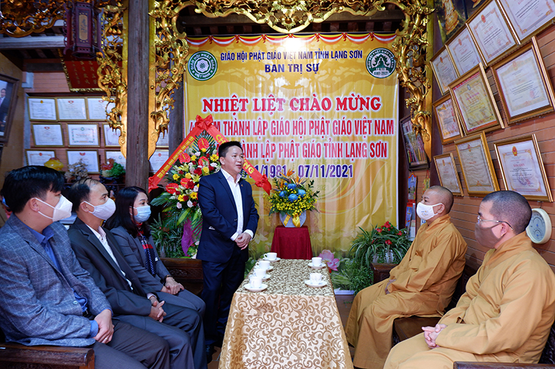 Ông Nguyễn Khắc Phương, Phó Giám đốc Sở Nội vụ tỉnh Lạng Sơn phát biểu chúc mừng.