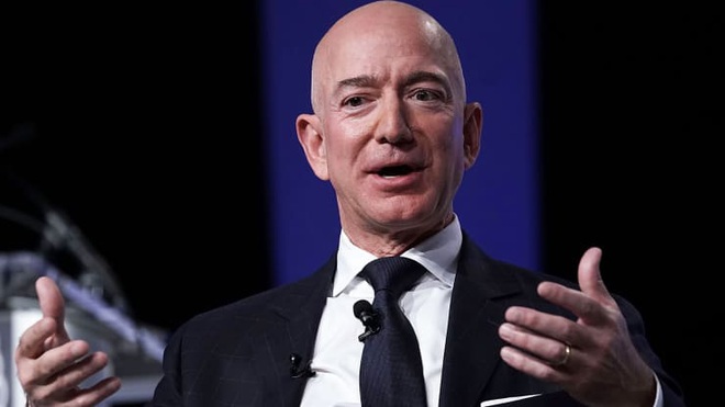 Tỷ phú Bezos đã bán cổ phiếu Amazon tổng trị giá 3.3 tỷ USD sau cam kết ủng hộ cho các chương trình khí hậu và lương thực.