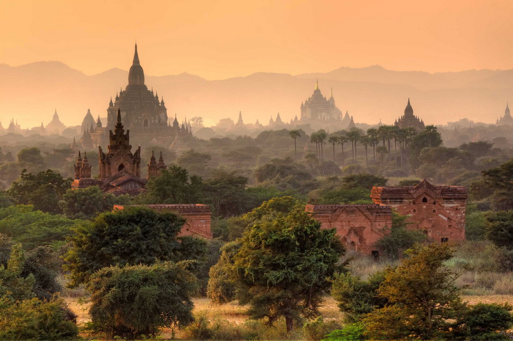 Thánh địa Phật giáo Bagan là một di tích lịch sử nổi tiếng ở vùng Mandalay, khu vực đồng bằng miền trung đất nước Myanmar. Đây là một thành phố cổ có hàng nghìn đền chùa, tự viện độc đáo còn được bảo tồn trên diện tích hàng chục km2.