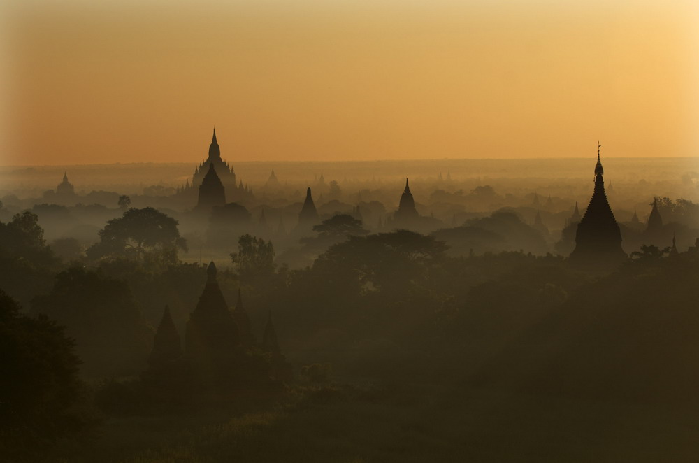 Từ thế kỷ 15 đến thế kỷ 20 là giai đoạn thoái trào của Bagan, với việc xây dựng “nhỏ giọt” các công trình mới, với số lượng trên dưới 200 trong thời gian này.