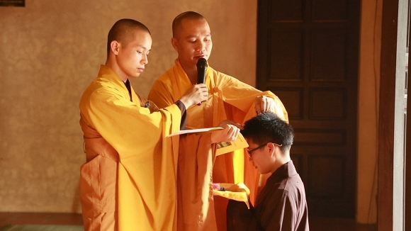 Hãy cố gắng sống với phạm hạnh của một người tu chân chính, hài lòng với niềm vui thanh tao trong đạo, có như thế, chúng ta mới có thể tiến đạo được.