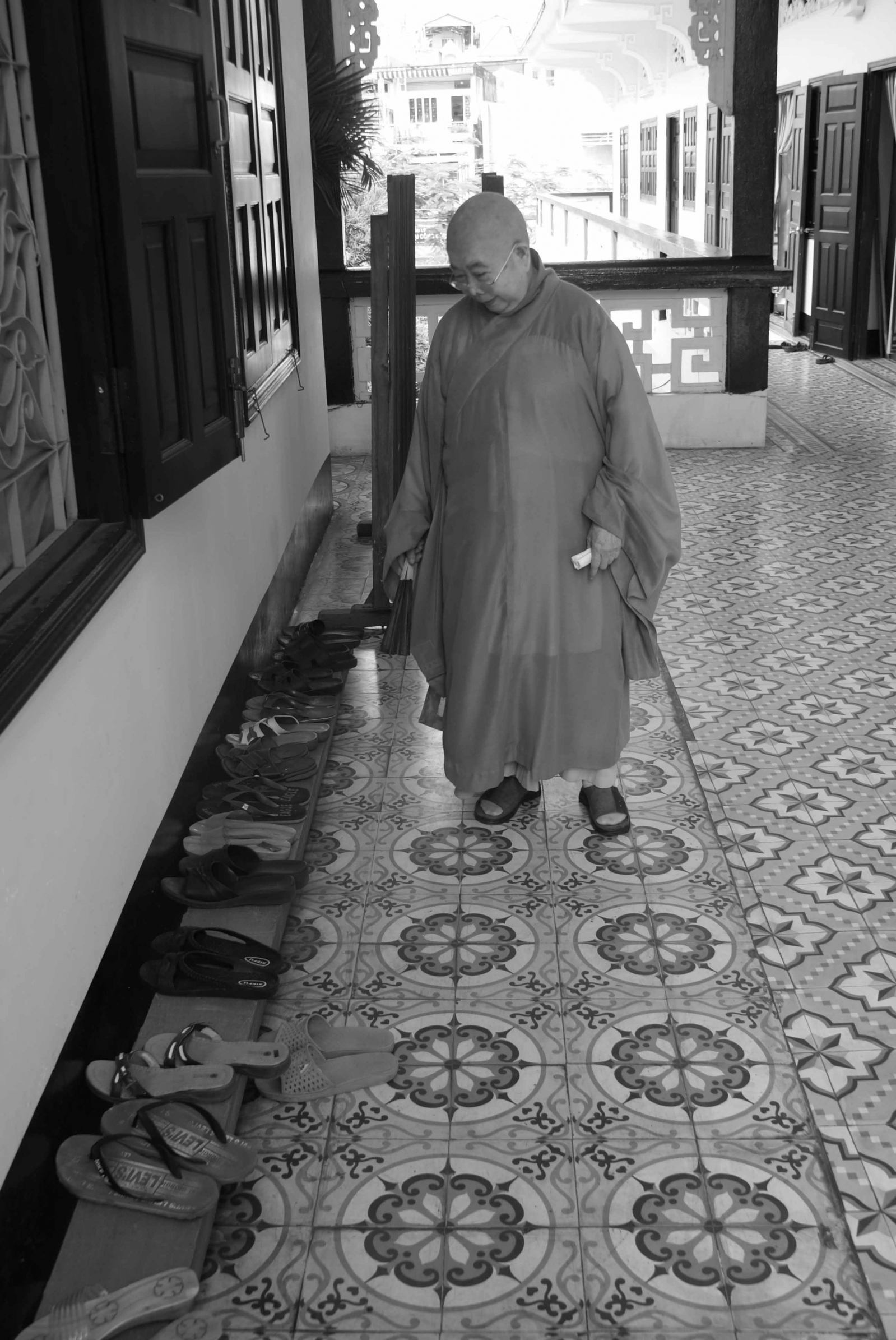 Quan tâm đến vật dung sinh hoạt thường ngày của Ni chúng