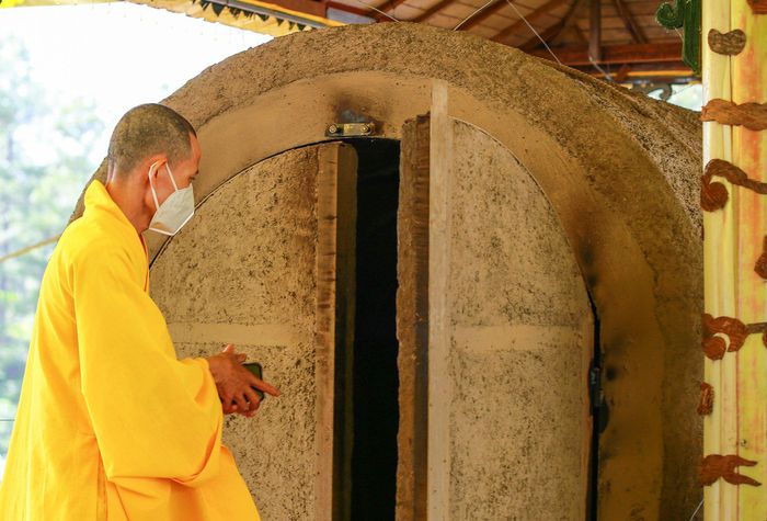 Lễ sơ dạ và trang thiết đài trà tỳ thiền sư Thích Nhất Hạnh 7
