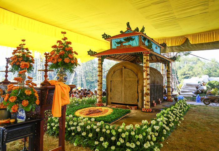 Lễ sơ dạ và trang thiết đài trà tỳ thiền sư Thích Nhất Hạnh 4