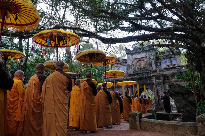 Ban giám tử cho biết thực hiện di nguyện của thiền sư, tro cốt của ngại được an vị tại Tổ đình Từ Hiếu cùng các Trung tâm Làng Mai trên thế giới mà không phải dựng tháp.