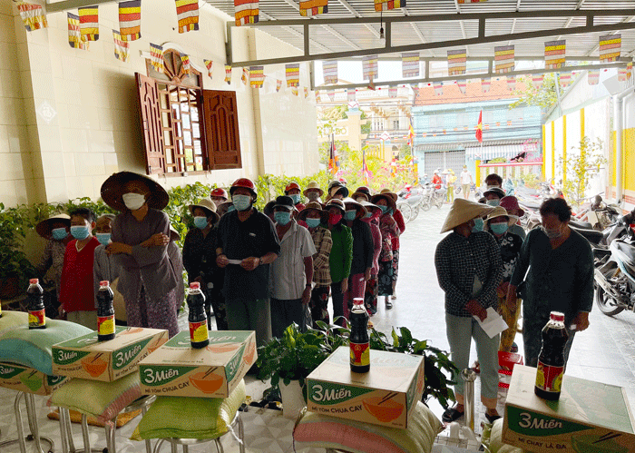 Tiền Giang: Chùa Phước Hoà trao 300 phần quà đến các hoàn cảnh khó khăn tại Gò Công Đông