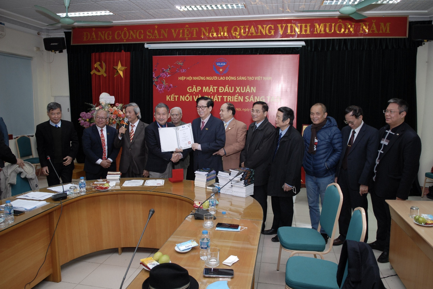 Vui mừng trước sự kiện này, GS-TS Trần Hồng Quân, nguyên Bộ trưởng Bộ Giáo dục - Đào tạo đã phát biểu: “Với tình cảm của một người làm giáo dục nhiều năm, tôi rất vui, cảm kích nhiệt liệt chúc mừng TS Phan Quốc Việt đã đạt những thành công tuyệt vời!