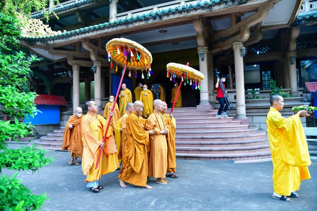 Cung nghinh Trưởng lão Hòa thượng quang tâm
