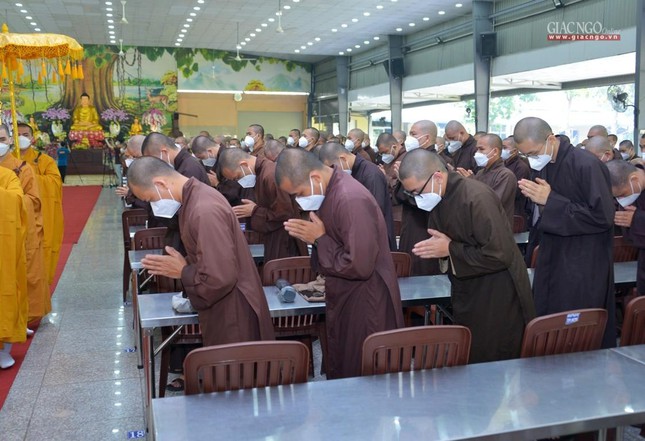 Tăng sinh viên