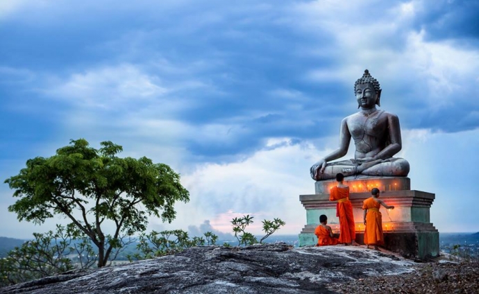 Một mặt niệm Phật, một mặt vẫn còn rất nhiều vướng bận trong lòng, vậy không phải là nỗ lực. Nỗ lực là thảy đều buông xả.