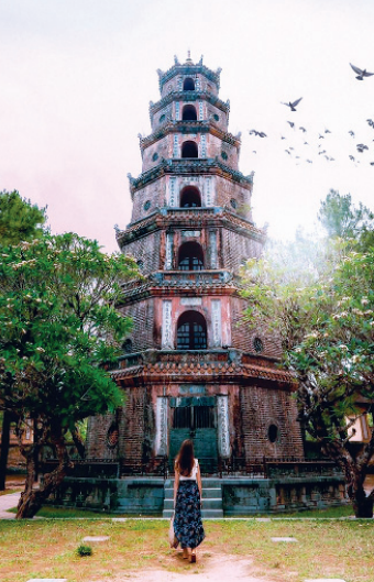 Khác với các tác giả văn học trung đại thường nhắc đến những ngôi chùa chung chung, Phạm Phú Thứ không chỉ viết nhiều mà còn đề cập đến những ngôi chùa cụ thể.