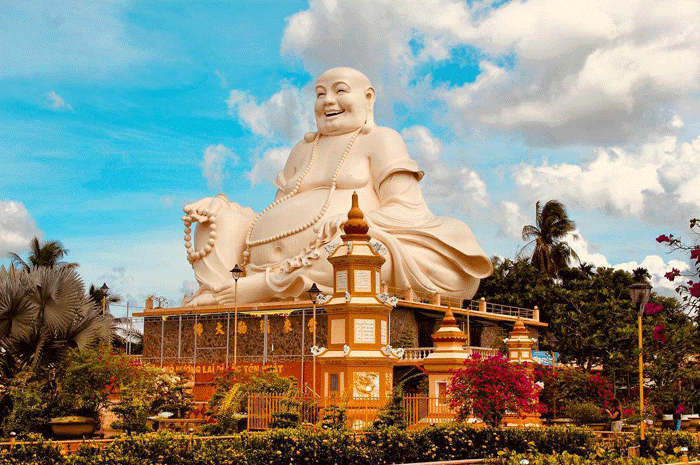 Tượng Phật Di Lặc cao 20m, nặng 250 tấn, được đúc bằng bê tông, cốt thép