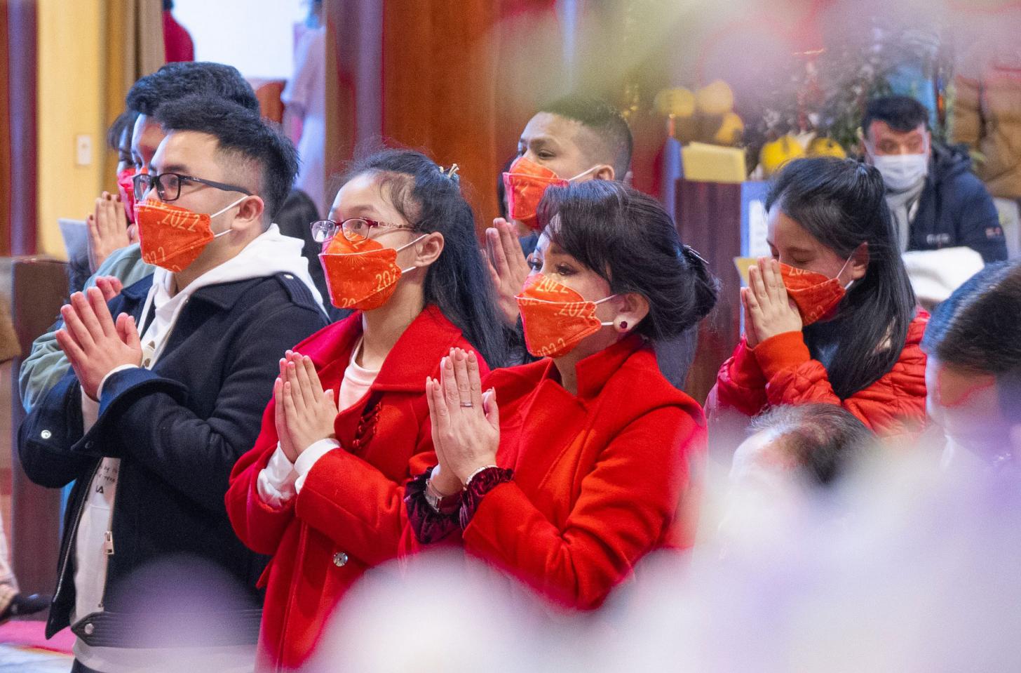 Nhờ sợ tội và biết làm phước nên mọi người sống thương yêu, đoàn kết, giúp đỡ lẫn nhau trên tinh thần vô ngã, vị tha.