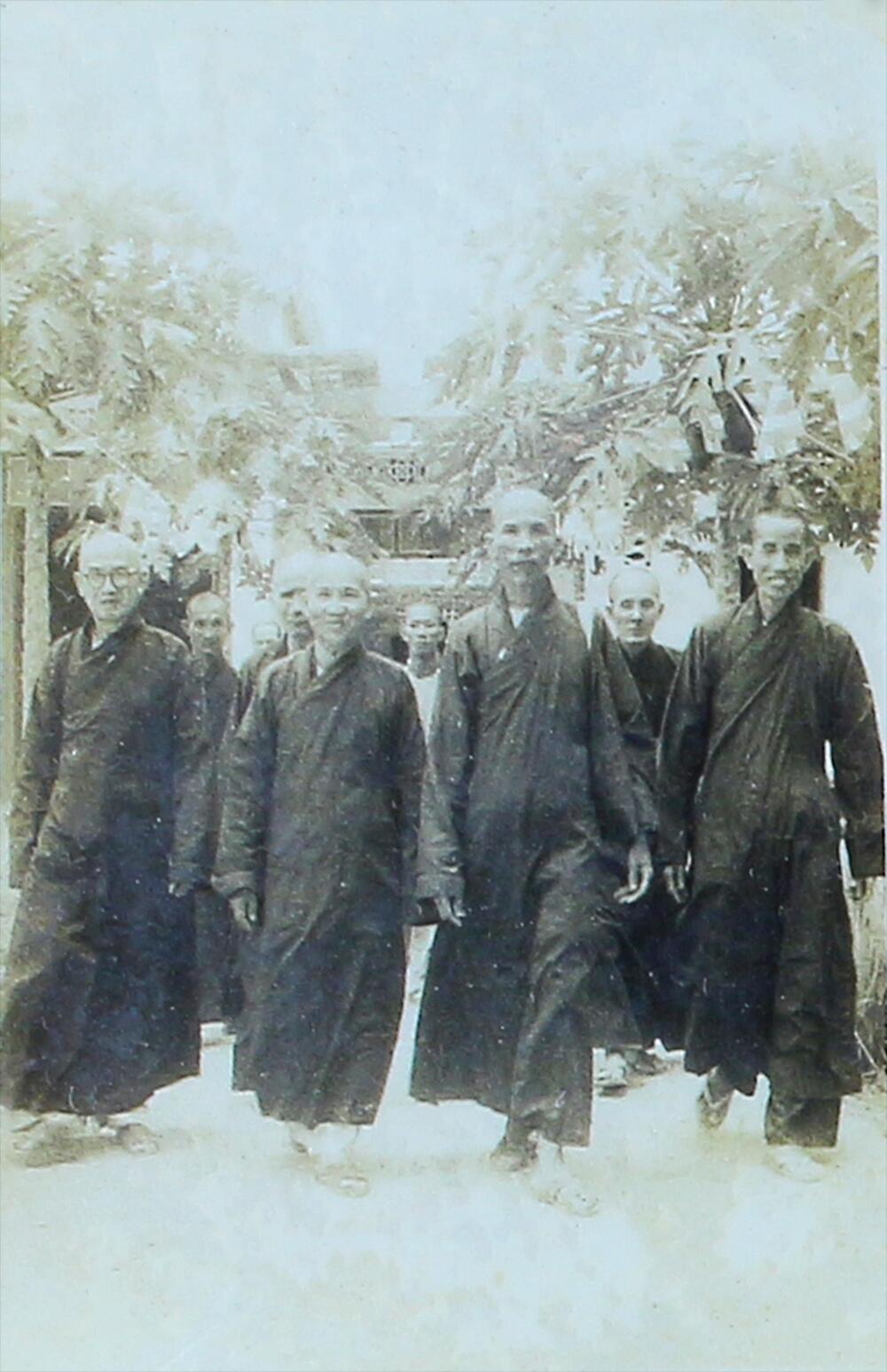 hue-hưng-13